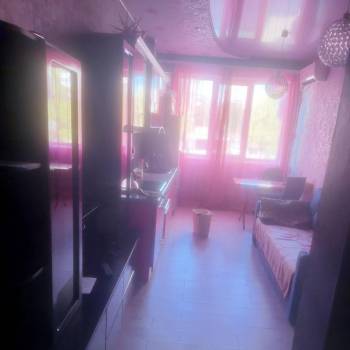 Продается 1-комнатная квартира, 42 м²