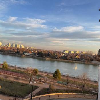 Продается 1-комнатная квартира, 54 м²