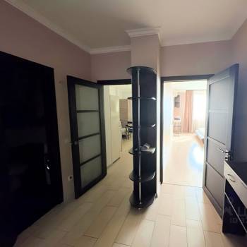 Продается 1-комнатная квартира, 54 м²