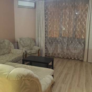 Продается 1-комнатная квартира, 49 м²