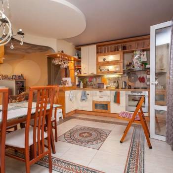 Продается Многокомнатная квартира, 150 м²