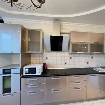 Сдается Многокомнатная квартира, 100 м²