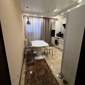 Продается 1-комнатная квартира, 42 м²