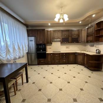 Сдается 2-х комнатная квартира, 83 м²