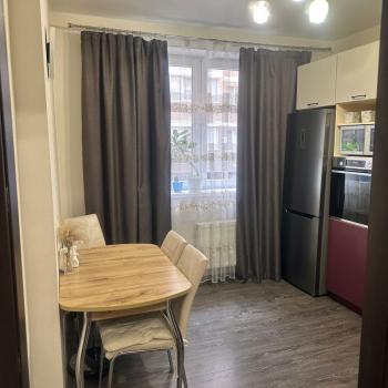Продается 1-комнатная квартира, 41 м²