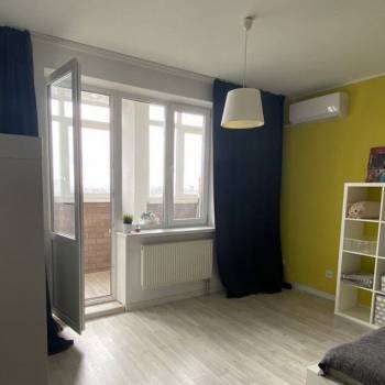 Продается 1-комнатная квартира, 55 м²