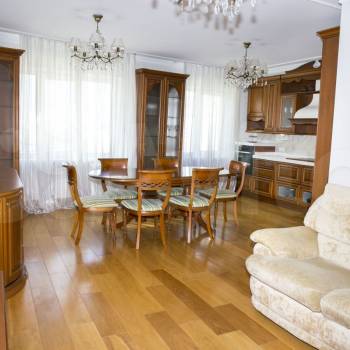 Сдается 2-х комнатная квартира, 125 м²