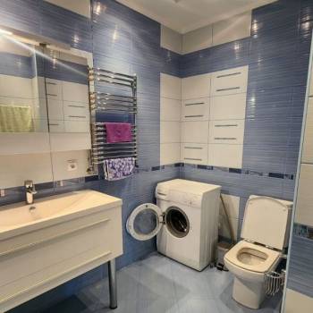 Продается 1-комнатная квартира, 53 м²