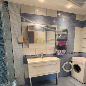 Продается 1-комнатная квартира, 53 м²