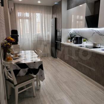 Продается 1-комнатная квартира, 42 м²