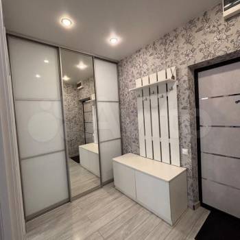 Продается 1-комнатная квартира, 42 м²