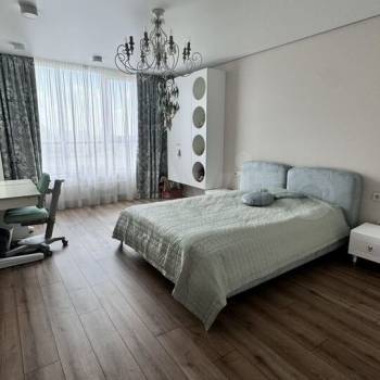 Продается Многокомнатная квартира, 150 м²
