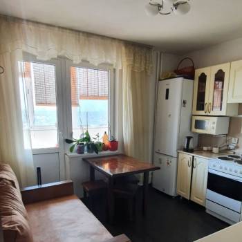 Продается 1-комнатная квартира, 42 м²