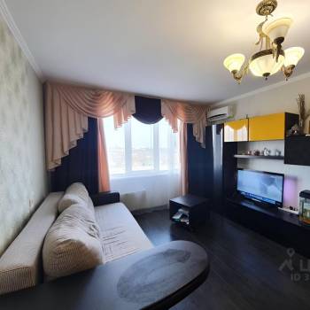 Продается 1-комнатная квартира, 42 м²