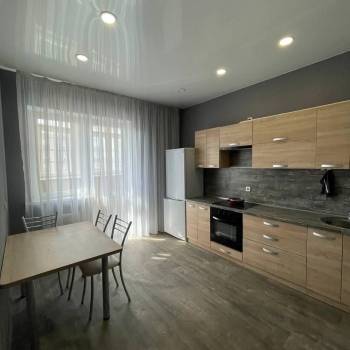 Сдается 1-комнатная квартира, 42 м²
