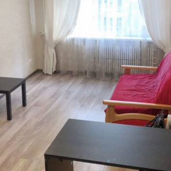Продается 1-комнатная квартира, 42 м²