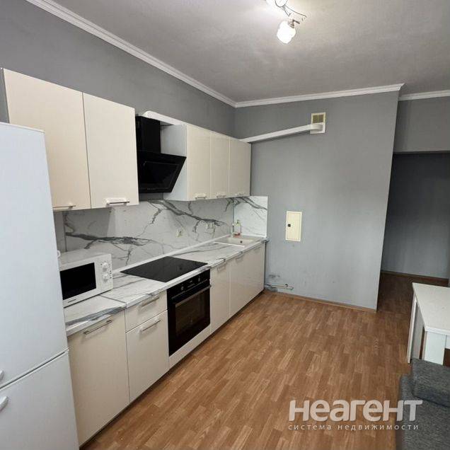 Сдаю 1-комн. квартиру, СМР, ул. Азовская