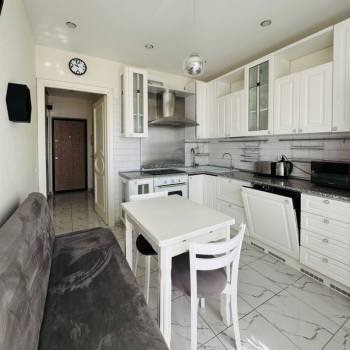 Сдается 1-комнатная квартира, 37 м²