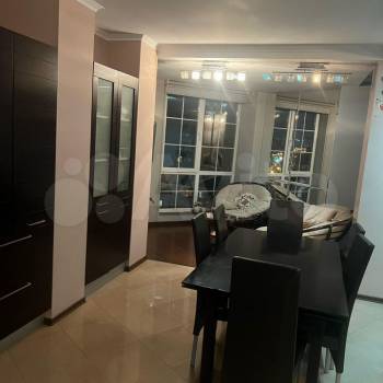 Продается Многокомнатная квартира, 180 м²