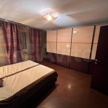 Продается Многокомнатная квартира, 180 м²