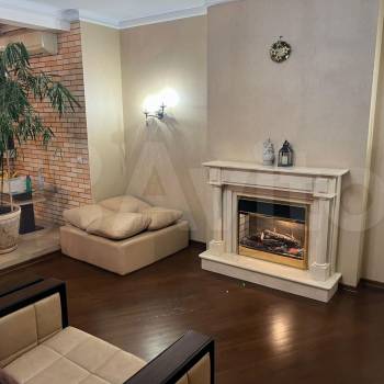 Продается Многокомнатная квартира, 180 м²