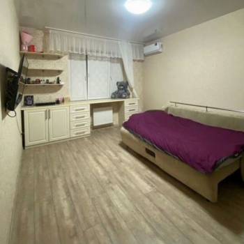 Продается 1-комнатная квартира, 42 м²