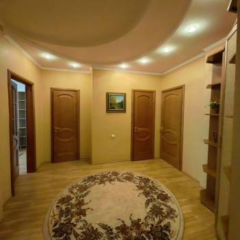 Сдается 2-х комнатная квартира, 75 м²