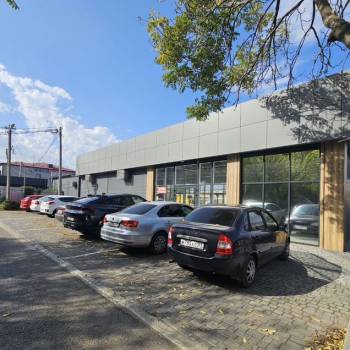 Сдается Торговое помещение, 210 м²