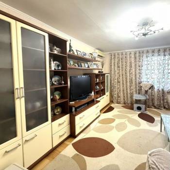 Продается Многокомнатная квартира, 82 м²