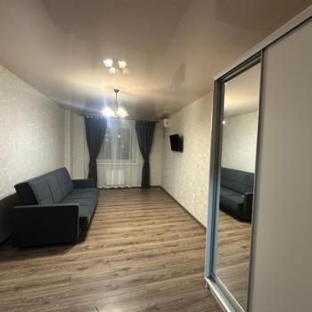 Сдается 1-комнатная квартира, 42 м²