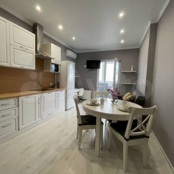 Сдается 1-комнатная квартира, 56 м²