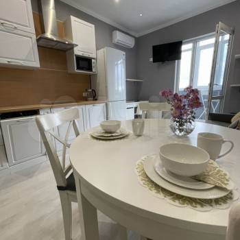 Сдается 1-комнатная квартира, 56 м²