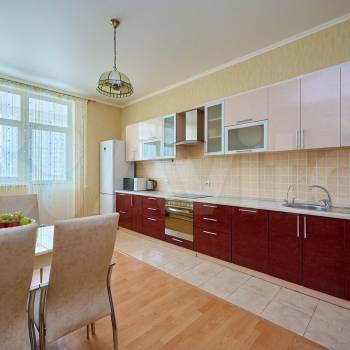 Сдается 2-х комнатная квартира, 90 м²