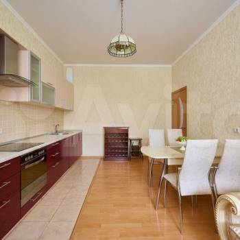 Сдается 2-х комнатная квартира, 90 м²