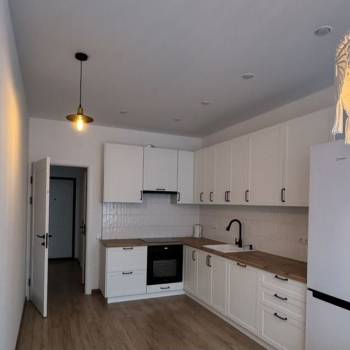 Продается 1-комнатная квартира, 42 м²