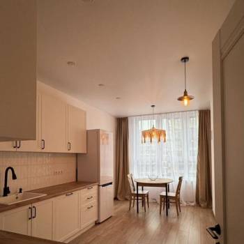 Продается 1-комнатная квартира, 42 м²