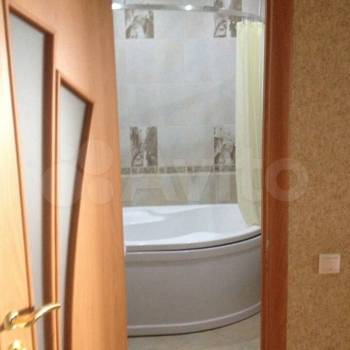 Сдается 1-комнатная квартира, 54 м²