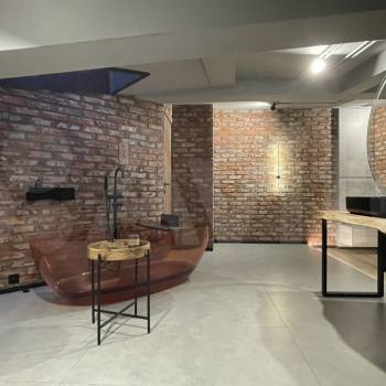 Продается 1-комнатная квартира, 157,4 м²