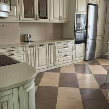 Сдается 2-х комнатная квартира, 90 м²