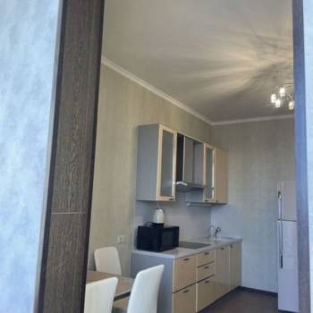 Сдается 1-комнатная квартира, 55 м²