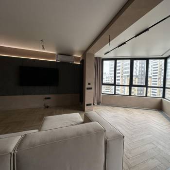 Продается 1-комнатная квартира, 89,7 м²