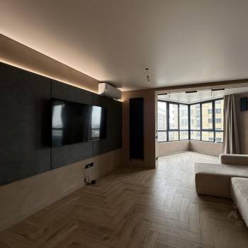 Продается 1-комнатная квартира, 89,7 м²