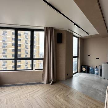 Продается 1-комнатная квартира, 89,7 м²