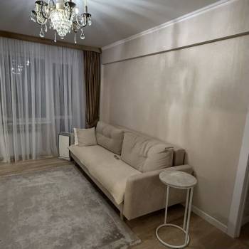 Продается Многокомнатная квартира, 60 м²