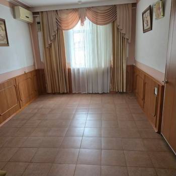 Сдается Нежилое помещение, 240 м²