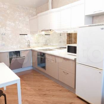 Продается 1-комнатная квартира, 42 м²