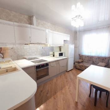 Продается 1-комнатная квартира, 42 м²