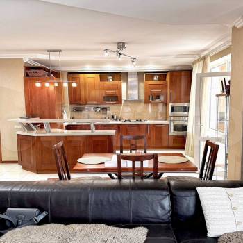 Продается Многокомнатная квартира, 138 м²