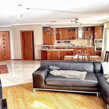 Продается Многокомнатная квартира, 138 м²