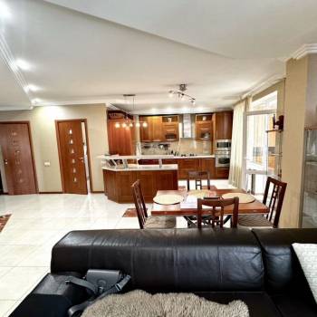 Продается Многокомнатная квартира, 138 м²